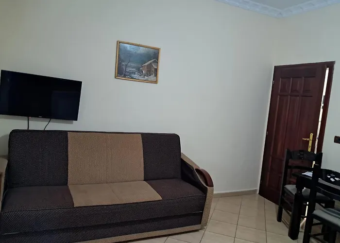 Simple And Cozy Lägenhet Tirana