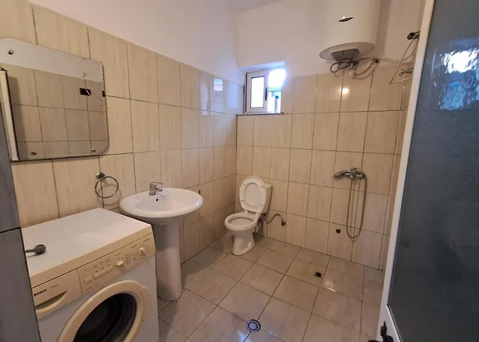 Simple And Cozy Apartamento Tirana